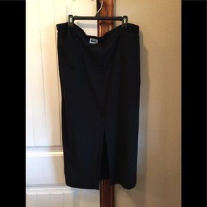 Women’s 22W Plus Size straight, midi skirt